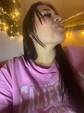 Snapshot of sarahreyess_11 chatting on December 22, 2:33 am sarahreyess 11 online show from December 22, 2:33 am