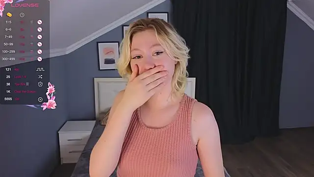 Snapshot of Violet_Willis chatting on October 8, 10:10 pm Violet Willis online show from October 8, 10:10 pm