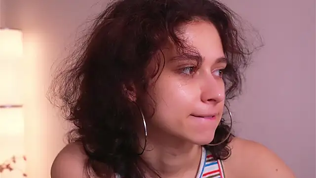 MimiLicks online show from December 3, 8:58 am