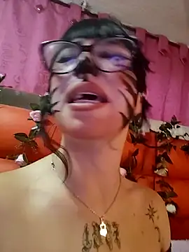 Snapshot of Kitty_Melodi chatting on October 16, 11:07 am Kitty Melodi online show from October 16, 11:07 am