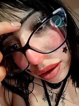 Snapshot of Kitty_Melodi chatting on October 13, 10:21 pm Kitty Melodi online show from October 13, 10:21 pm