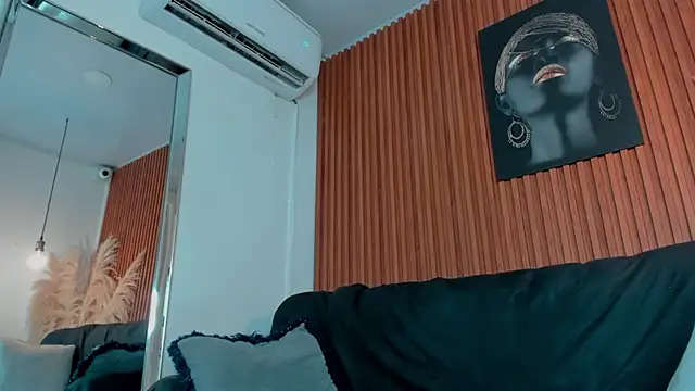 Snapshot of EvamilfXXX chatting on November 29, 2:55 am EvamilfXXX online show from November 29, 2:55 am