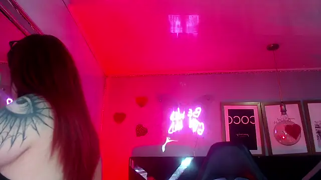 Red Bunny v online show from May 27, 1:07 pm