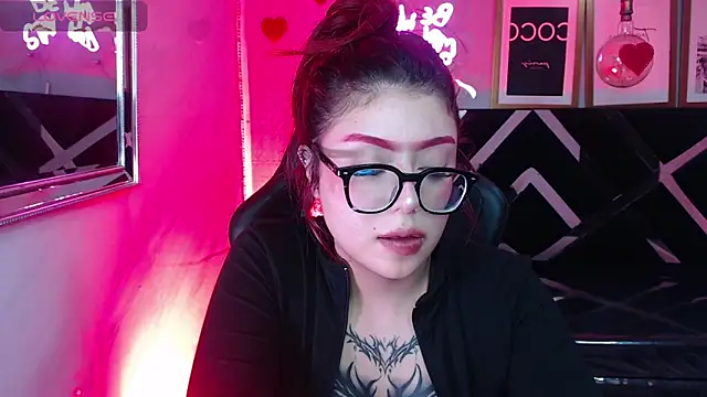 Red Bunny v online show from May 31, 3:40 pm