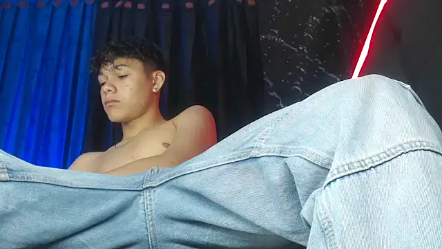 Snapshot of SemerHott chatting on December 3, 1:21 pm SemerHott online show from December 3, 1:21 pm