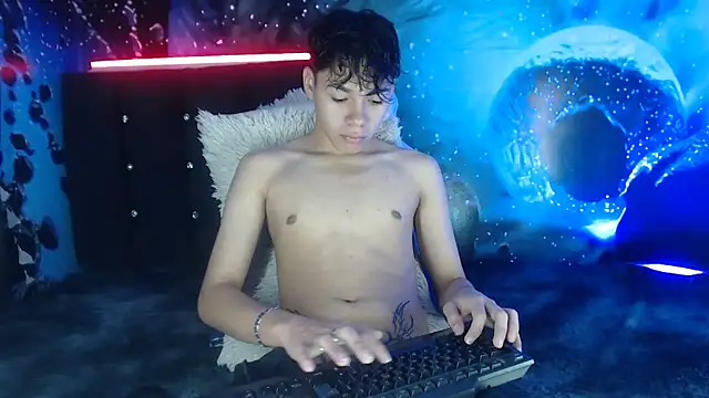 Snapshot of SemerHott chatting on November 2, 1:27 pm SemerHott online show from November 2, 1:27 pm