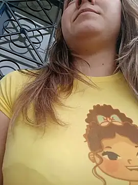 Snapshot of Hannah-colx chatting on July 5, 6:37 pm Hannah-colx online show from July 5, 6:37 pm