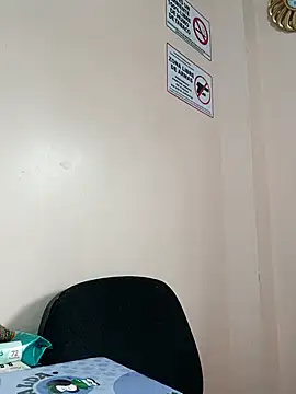 Snapshot of Hannah-colx chatting on April 30, 4:14 pm Hannah-colx online show from April 30, 4:14 pm