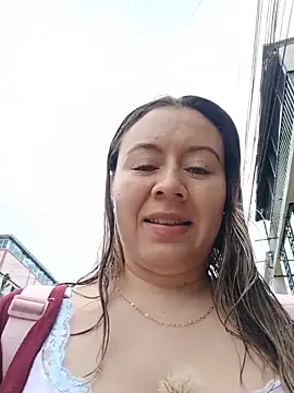 Snapshot of Hannah-colx chatting on June 18, 2:33 pm Hannah-colx online show from June 18, 2:33 pm