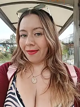 Snapshot of Hannah-colx chatting on June 26, 1:28 pm Hannah-colx online show from June 26, 1:28 pm