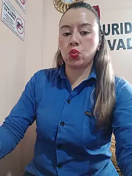 Snapshot of Hannah-colx chatting on May 26, 1:31 pm Hannah-colx online show from May 26, 1:31 pm