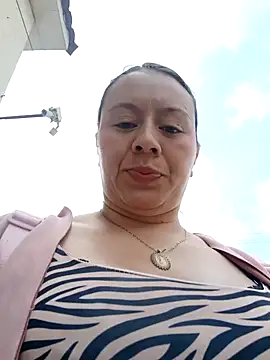 Snapshot of Hannah-colx chatting on July 8, 3:24 pm Hannah-colx online show from July 8, 3:24 pm