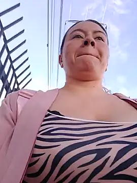 Snapshot of Hannah-colx chatting on June 20, 12:10 pm Hannah-colx online show from June 20, 12:10 pm
