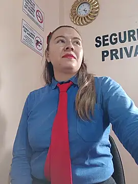 Snapshot of Hannah-colx chatting on June 9, 1:34 pm Hannah-colx online show from June 9, 1:34 pm