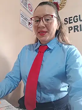 Snapshot of Hannah-colx chatting on June 5, 2:23 pm Hannah-colx online show from June 5, 2:23 pm