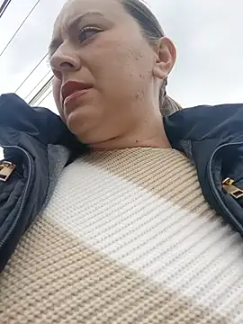 Snapshot of Hannah-colx chatting on June 30, 4:18 pm Hannah-colx online show from June 30, 4:18 pm