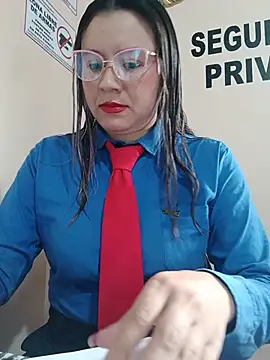 Snapshot of Hannah-colx chatting on May 18, 2:22 pm Hannah-colx online show from May 18, 2:22 pm