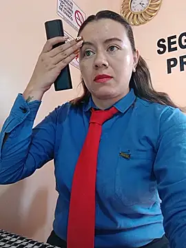Snapshot of Hannah-colx chatting on June 10, 1:34 pm Hannah-colx online show from June 10, 1:34 pm