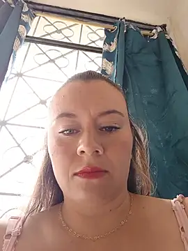 Snapshot of Hannah-colx chatting on June 25, 4:01 pm Hannah-colx online show from June 25, 4:01 pm