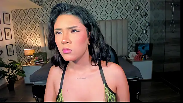 KymRoses online show from October 28, 1:54 pm