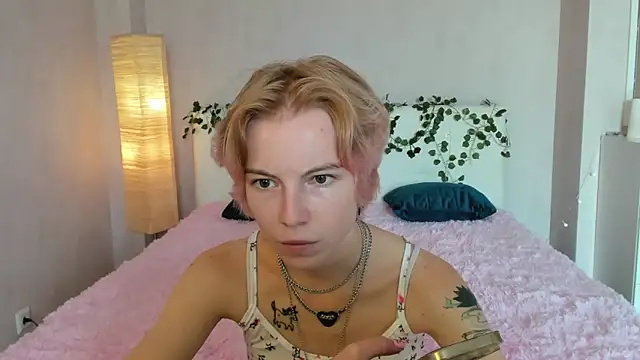 Snapshot of Pink_Lila18 chatting on September 12, 8:03 am Pink Lila18 online show from September 12, 8:03 am