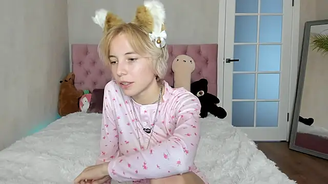 Snapshot of Pink_Lila18 chatting on September 22, 8:53 am Pink Lila18 online show from September 22, 8:53 am
