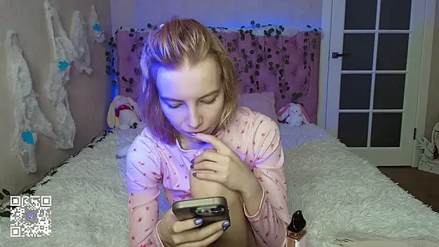 Pink Lila18 online show from February 16, 1:04 am