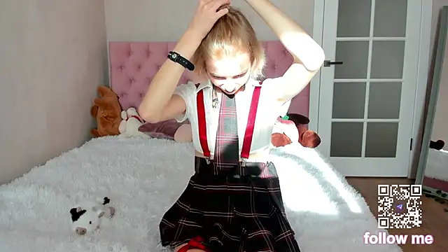 Snapshot of Pink_Lila18 chatting on October 4, 8:27 am Pink Lila18 online show from October 4, 8:27 am