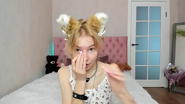Snapshot of Pink_Lila18 chatting on September 18, 8:06 am Pink Lila18 online show from September 18, 8:06 am