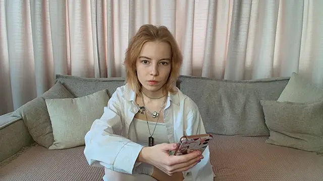 Pink Lila18 online show from March 10, 3:32 am