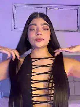 Snapshot of Sarahlopezz chatting on June 23, 3:37 am Sarahlopezz online show from June 23, 3:37 am