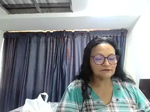 Snapshot of _Cristal chatting on November 16, 8:02 pm Cristal online show from November 16, 8:02 pm