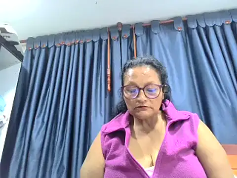 Snapshot of _Cristal chatting on November 1, 2:18 am Cristal online show from November 1, 2:18 am