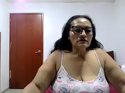 Snapshot of _Cristal chatting on November 8, 4:05 am Cristal online show from November 8, 4:05 am