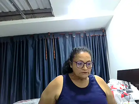 Snapshot of _Cristal chatting on November 30, 2:56 am Cristal online show from November 30, 2:56 am