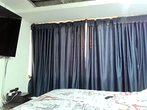 Snapshot of _Cristal chatting on November 8, 6:11 pm Cristal online show from November 8, 6:11 pm