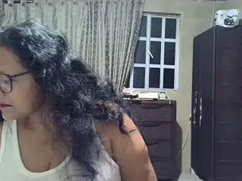 Snapshot of _Cristal chatting on October 22, 8:47 am Cristal online show from October 22, 8:47 am