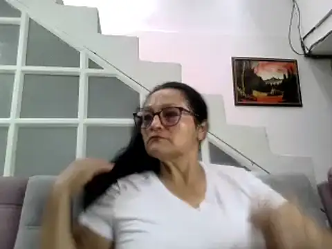 Snapshot of _Cristal chatting on November 3, 4:10 pm Cristal online show from November 3, 4:10 pm