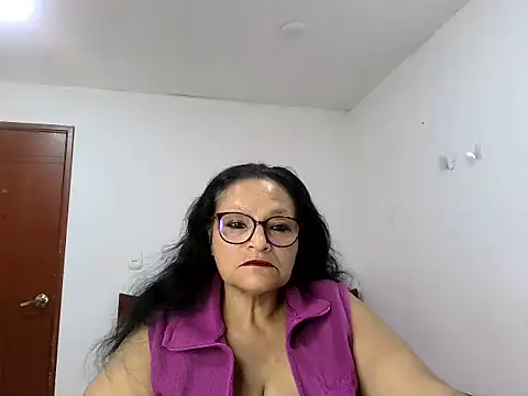 Snapshot of _Cristal chatting on November 6, 8:13 pm Cristal online show from November 6, 8:13 pm