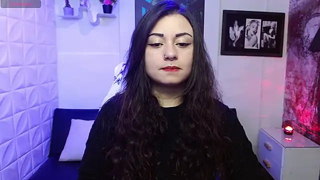 Snapshot of Eva_Roussell chatting on October 31, 2:35 pm Eva Roussell online show from October 31, 2:35 pm