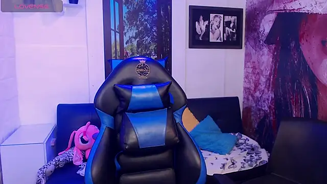 Snapshot of Eva_Roussell chatting on September 19, 2:32 pm Eva Roussell online show from September 19, 2:32 pm