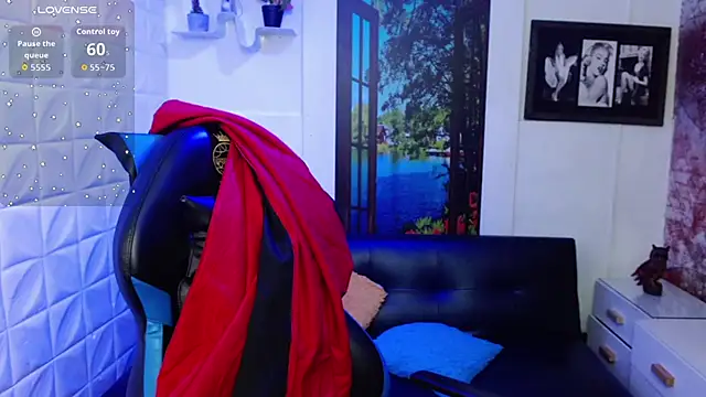 Snapshot of Eva_Roussell chatting on November 18, 3:37 pm Eva Roussell online show from November 18, 3:37 pm