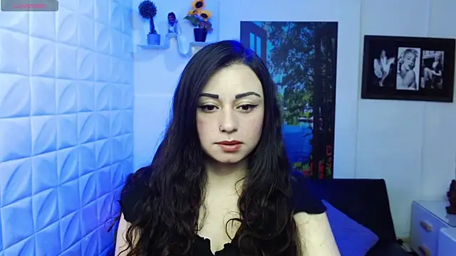 Snapshot of Eva_Roussell chatting on December 1, 2:40 pm Eva Roussell online show from December 1, 2:40 pm