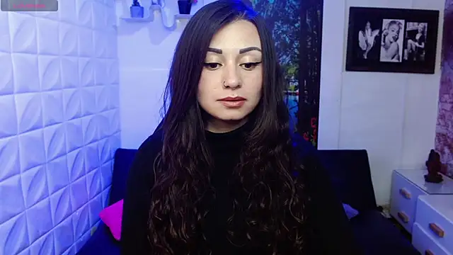 Snapshot of Eva_Roussell chatting on December 2, 6:20 pm Eva Roussell online show from December 2, 6:20 pm