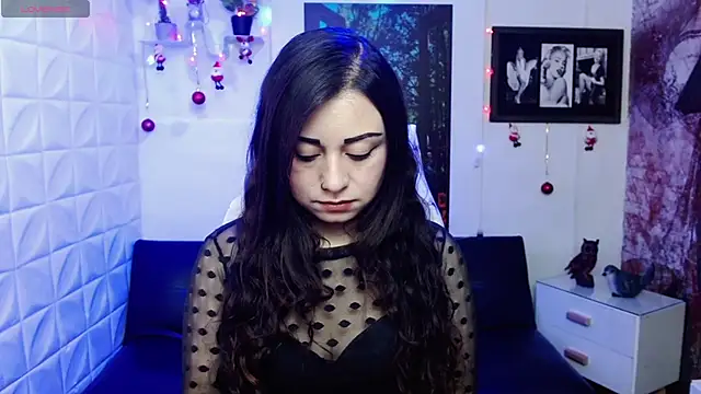 Snapshot of Eva_Roussell chatting on December 15, 2:23 pm Eva Roussell online show from December 15, 2:23 pm