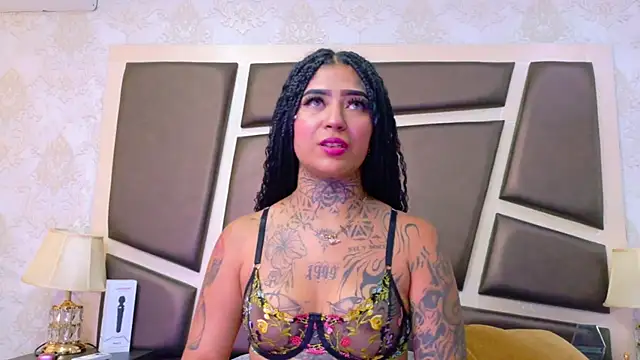 Snapshot of EmilieLake chatting on July 15, 7:54 pm EmilieLake online show from July 15, 7:54 pm