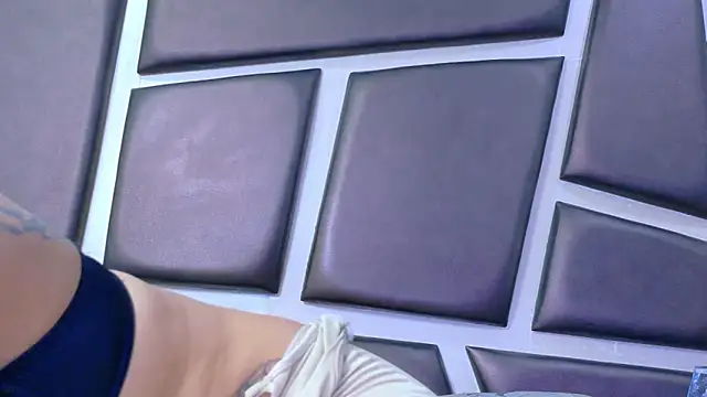 Snapshot of EmilieLake chatting on June 9, 9:05 pm EmilieLake online show from June 9, 9:05 pm