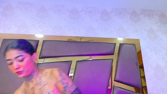 Snapshot of EmilieLake chatting on December 3, 8:52 pm EmilieLake online show from December 3, 8:52 pm