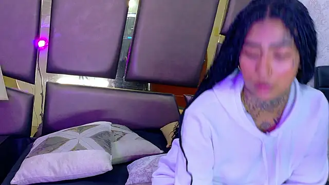 EmilieLake online show from March 12, 7:40 pm