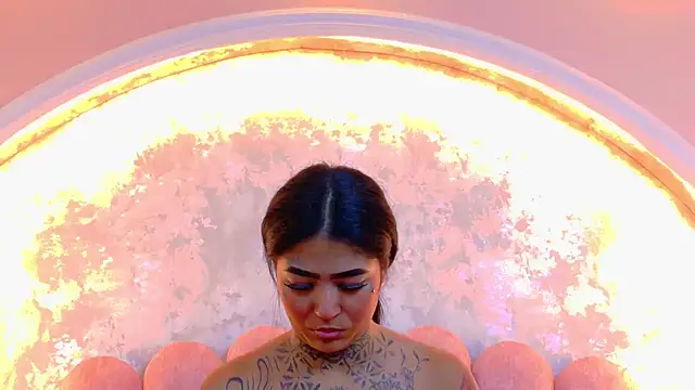 EmilieLake online show from June 5, 8:25 pm